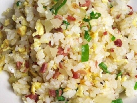 ザーサイとたまごのチャーハン（榨菜蛋炒飯）